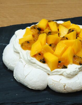 Pavlova mangue et fruit de la passion