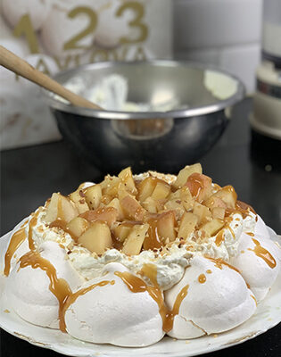 Pavlova pommes, caramel
