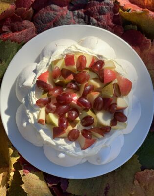 Pavlova pommes raisins