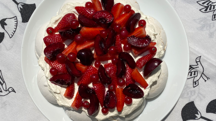 Pavlova fraise cerise groseille