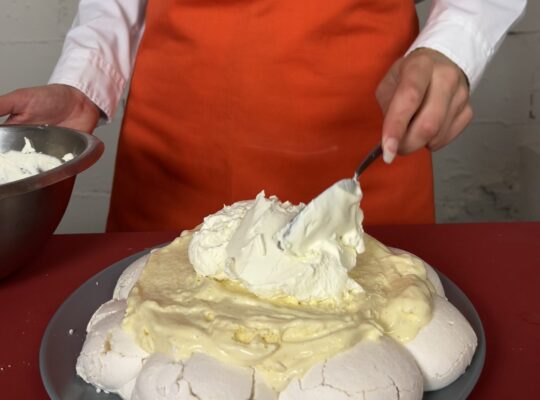 Ajoutez une généreuse cuillerée de chantilly.