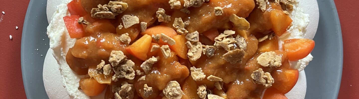 Pavlova abricot amandes en plusieurs textures